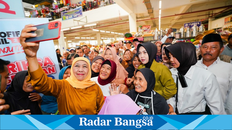 Pecah dan Banjir Dukungan,  Sambutan Histeris Iringi Kampanye Khofifah di Pasar Besar Ngawi