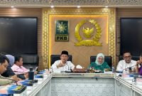 Wakil Ketua Fraksi PKB Maman Imanulhaq, Wakil Ketua Badan Legislasi DPR RI Iman Sukri, dan Anggota Baleg Hindun Anisah di Ruang Rapat Fraksi PKB saat menerima para aktivis masyarakat adat (IST)