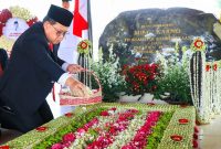 Adhy Karyono saat ziarah ke makam bung Karno (IST)