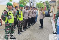 Kapolsek Tikung IPTU Tulius Haryanto.,SE.,MH saat pimpin Apel siaga