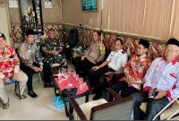 Kapolsek Tikung IPTU Tulus Haryanto.,S.E.,MH.,melaksanakan kegiatan Cooling System bersama Forkopimcam Tikung di Balai Desa Bakalanpule (IST)