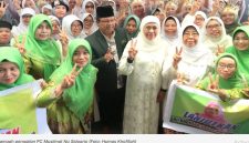 Calon Gubernur Jawa Timur, Khofifah Indar Parawansa, hadiri peringatan Hari Santri Nasional yang digelar oleh PC Muslimat NU Kabupaten Sidoarjo, di kawasan Jemundo Puspa Agro, Rabu (23/10/2024).  (IST)