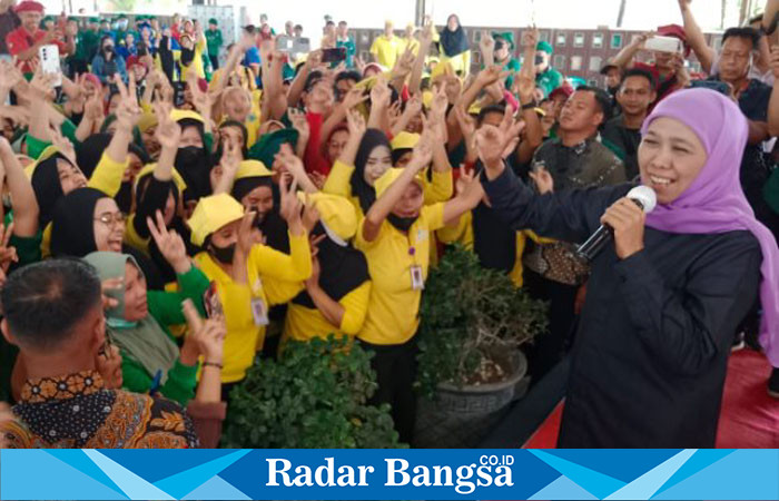 Calon Gubernur Jawa Timur nomor urut 2, Khofifah Indar Parawansa, mengunjungi PT Santos Jaya Abadi, pabrik kopi Kapal Api di Sidoarjo, pada Senin (07/10) (Foto Istimewa)