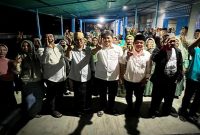 Paslon  Bupati dan Wakil Bupati Sidoarjo, Achmad Amir Aslichin dan Edy Widodo (SAE) menghadiri acara cangkrukan bersama ratusan masyarakat peduli lingkungan di kawasan Waru pada Minggu malam (6/10/2024). 