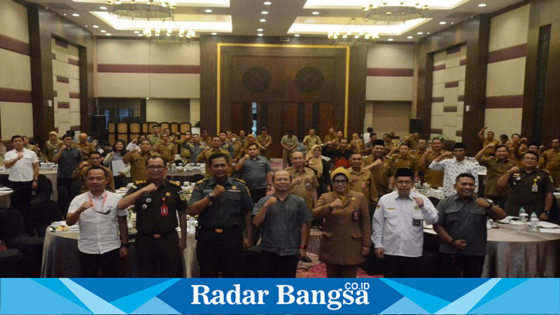 Fenny saat menghadiri Sosialisasi Pencegahan Pelanggaran Netralitas ASN, TNI, dan Polri yang digelar Bawaslu Sidoarjo di Fave Hotel, Sidoarjo, Senin (7/10).