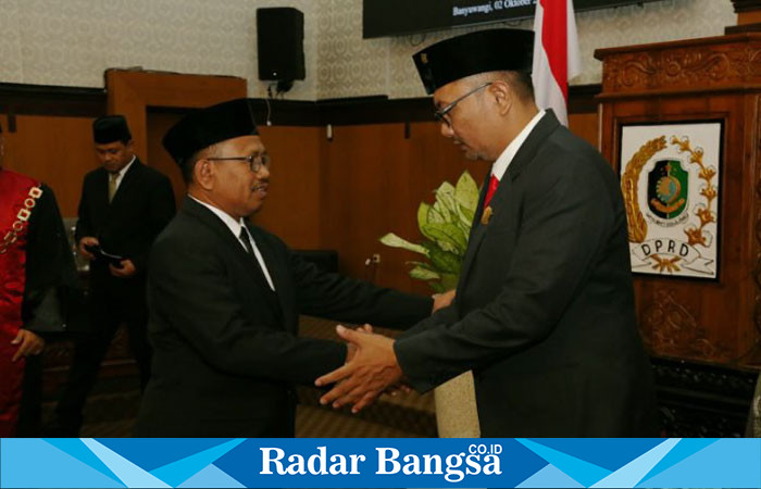 Plt Bupati Banyuwangi, Sugirah, menyampaikan ucapan selamat kepada para pimpinan DPRD yang baru dilantik