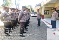  Kapolsek Tikung IPTU Tulus Haryanto, S.E., M.H.,  didampingi  Kanit Samapta Polsek Tikung, IPDA Andi Nurcahya, S.H., saat  pimpin apel siaga  di halaman Mako Polsek (Dok foto Intel)