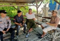 Polsek Tikung Polres Lamongan melaksanakan kegiatan cooling system di Warkop Pojok, yang terletak di depan Mako Polsek Tikung, Dusun Tikung, Desa Bakalanpule (IST)