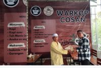 (Kiri) Rusda, pemilik warkop COSAN.