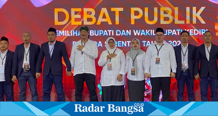 Foto bersama seusai Debat Publik Terakhir Pilkada Kabupaten Kediri (foto: CS)