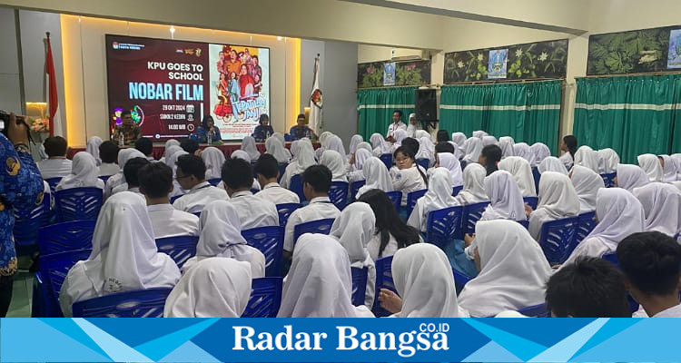 Kegiatan Nobar KPU Kota Kediri di SMK Negeri 2 Kota Kediri (foto: CS)