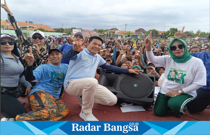 Ribuan warga Kecamatan Jabon berkumpul di Lapangan Singoloyo, Desa Pangreh, uoleh Calon Bupati Subandi dan Calon Wakil Bupati Mimik Idayana (IST)