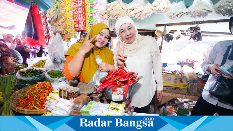 calon gubernur nomor urut 2, Khofifah Indar Parawansa, masih melakukan kegiatan blusukan di pasar tradisional (hms)