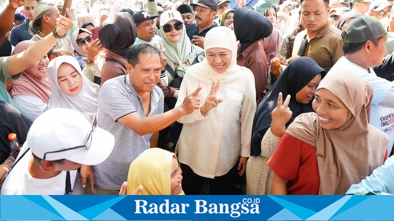 Khofifah saat sambang di Pasar Semampir (hms)