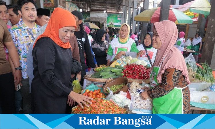 Blusukan di Pasar Lamongan, Khofifah Siap Tutup Kampanye dengan Dzikir dan Sholawat di Jatim Expo