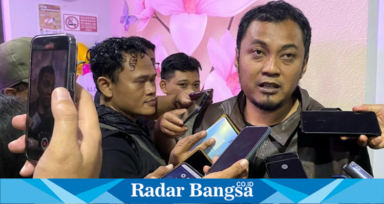 Nanang Qosim, Ketua KPU Kabupaten Kediri, saat diwawancarai awak media, Rabu, 13 November 2024 (foto: CS)