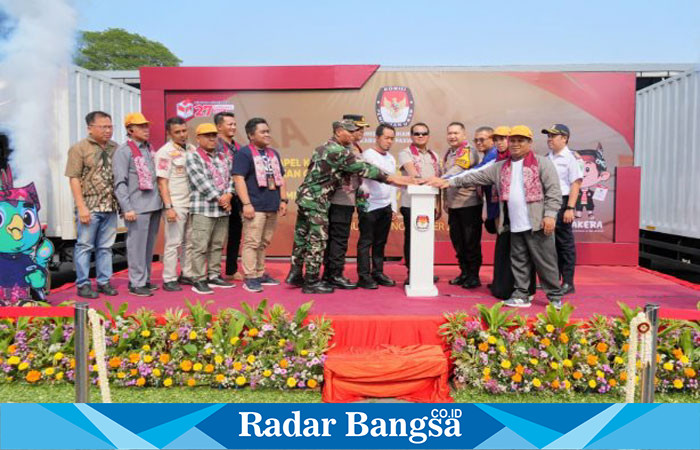 Pemberangkatan ini dilakukan di gudang KPU yang berlokasi di Kecamatan Pohjentrek dihadiri oleh Ketua KPU Kabupaten Pasuruan Ainul Yaqin, Pj Bupati Pasuruan Nurkholis, serta Kapolres Pasuruan AKBP Teddy Chandra (IST)