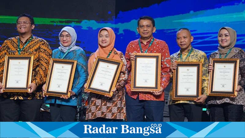 Pemprov Jatim meraih empat penghargaan di bidang kesehatan yang diserahkan langsung oleh Kemenkes  RI. di Jakarta Convention Center (IST)