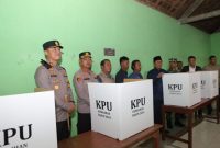 Kapolres Lamongan AKBP Bobby A. Condroputra, S.H., S.I.K., M.Si., mendampingi Dir Resnarkoba Polda Jatim Kombespol Robert Da Costa, S.I.K., M.H., selaku Perwira Pamatwil , melakukan pengecekan bersama Forkopimda Kabupaten Lamongan pada Selasa malam (26/11) (IST)