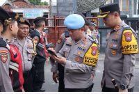 Kapolres Lamongan AKBP Bobby A. Condroputra melakukan sidak  terhadap seluruh personel Polres Lamongan. di halaman Mapolres (dok istimewa)