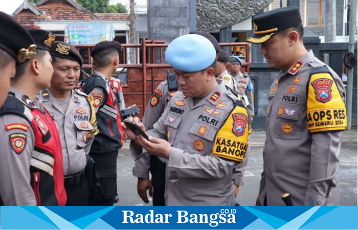 Kapolres Lamongan AKBP Bobby A. Condroputra melakukan sidak  terhadap seluruh personel Polres Lamongan. di halaman Mapolres (dok istimewa)