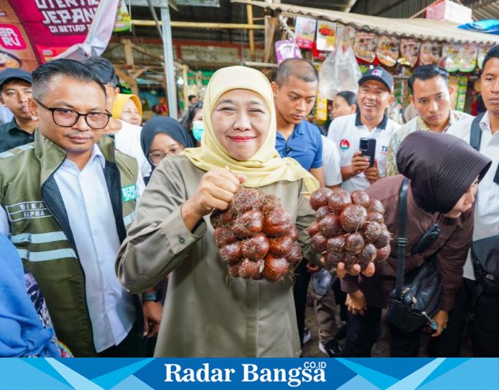 Khofifah Sambangi Pasar Baru Lumajang, Tegaskan Komitmen Lanjutkan Program Zakat Produktif untuk Usaha Mikro