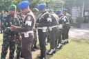 Saat sidak HP prajurit Kodim 0812 Lamongan  oleh anggota Polisi Militer (IST)