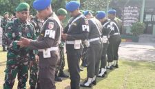 Saat sidak HP prajurit Kodim 0812 Lamongan  oleh anggota Polisi Militer (IST)