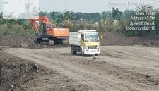 Aktivitas galian C di area waduk (embung) Desa Pucung, yang terletak di sebelah timur pemukiman warga Dusun Kampung (ist)