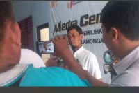 Ketua tim hukum Bagus, M. Ridwan, memberikan keterangan kepada awak media setelah melengkapi berkas laporan di Bawaslu Lamongan (IST)