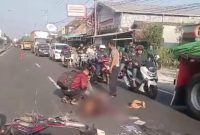 Anggota Gakkum Satlantas Polres Lamongan saat di TKP (ist)