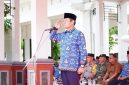 Bupati Lamongan, Yuhronur Efendi,  bertindak sebagai inspektur upacara memperingati  HGN 2024, HUT Korpri) ke-53, dan HUT  PGRI  ke-79 di Alun-Alun Lamongan, Jumat (29/11/2024).  (kmf)