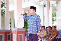 Bupati Lamongan, Yuhronur Efendi,  bertindak sebagai inspektur upacara memperingati  HGN 2024, HUT Korpri) ke-53, dan HUT  PGRI  ke-79 di Alun-Alun Lamongan, Jumat (29/11/2024).  (kmf)