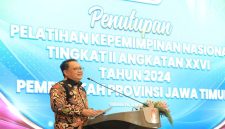 Pj. Gubernur Jawa Timur, Adhy Karyono, memberikan apresiasi tinggi kepada para alumni Pelatihan Kepemimpinan Nasional (PKN) Tingkat II Angkatan XXVI tahun 2024