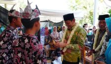 Plt. Bupati Sidoarjo, H. Subandi, serta Kepala Dinas Pendidikan dan Kebudayaan Sidoarjo, Tirto Adi, hadiri perayaan HUT ke-40 SMP Negeri 1 Jabon (IST)