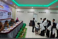 Kapolsek Tikung IPTU Tulus Haryanto, S.E., M.H.,   hadiri  Pelantikan dan pengambilan sumpah/janji Pengawas TPS digelar di Aula MTs. Nurul Ulum Genceng (IST)