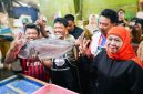 Calon Gubernur Jawa Timur, Khofifah Indar Parawansa, mengunjungi Pasar Ikan Pabean (hms)