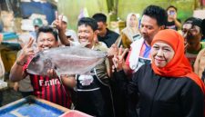 Calon Gubernur Jawa Timur, Khofifah Indar Parawansa, mengunjungi Pasar Ikan Pabean (hms)