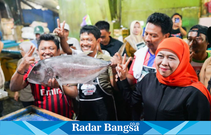 Calon Gubernur Jawa Timur, Khofifah Indar Parawansa, mengunjungi Pasar Ikan Pabean (hms)