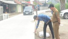 Plt. Bupati Sidoarjo, H. Subandi, SH, M.Kn., meninjau langsung pengerjaan proyek 