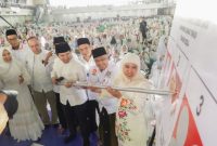 Kampanye Pasangan calon Gubernur dan Wakil Gubernur Jawa Timur nomor urut 2, Khofifah Indar Parawansa dan Emil Elestianto Dardak, ditutup dengan acara Dzikir, Shalawat, dan Doa Bersama di Jatim Expo (hms)