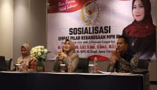 (tengah) DPD RI Dr. Lia Istifhama, M.E.I., menggelar sosialisasi Empat Pilar MPR RI di Bess Mansion Hotel Surabaya (Dok Istimewa)