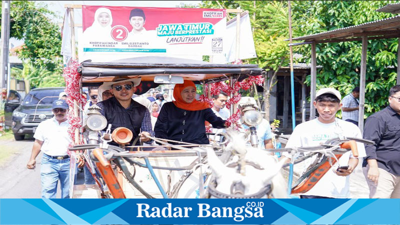 Calon Gubernur Jawa Timur nomor urut 2, Khofifah Indar Parawansa, mengunjungi Pasar Jumat Legi yang terletak di Desa Jogosatru (hms)