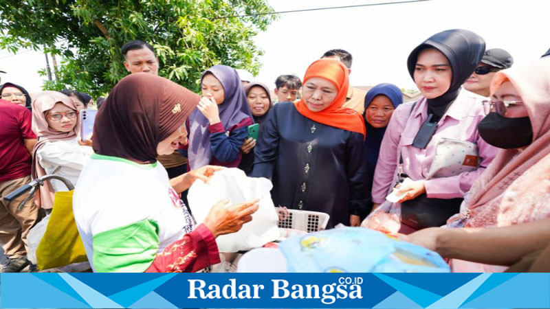 Khofifah Naik Delman dan Borong Mochi di Pasar Jumat Legi Sukodono, Siap Tingkatkan Kualitas Produk UMKM Lokal
