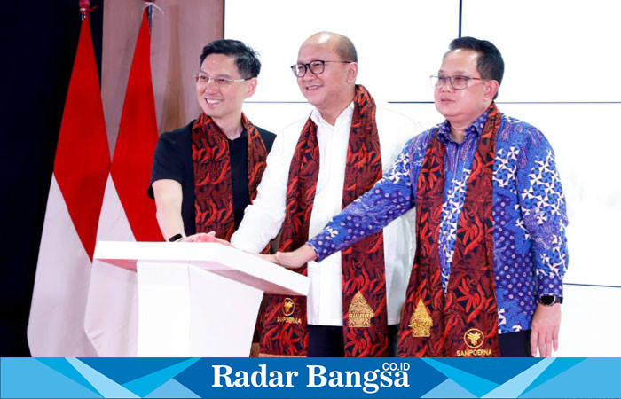 Acara peresmian dengan penekanan tombol sirine oleh Menteri Investasi, didampingi Pj Gubernur Jatim serta Presiden Direktur PT. HM Sampoerna (IST)