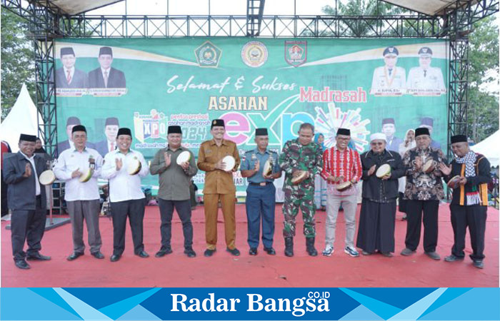 Bupati  Asahan H. Surya, B, Sc  diwakili   staf ahli bidang  hukum  dan  politik  M. Yusuf  Lubis  buka  acara  Asahan Madrasah  Expo  2024. ( foto Istimewa )