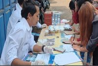 BNN Kendal melakukan tes urin petugas PT.KAI dan Penumpang di Stasiun Weleri Kabupaten Kendal. (RadarBangsa.co.id/rob).