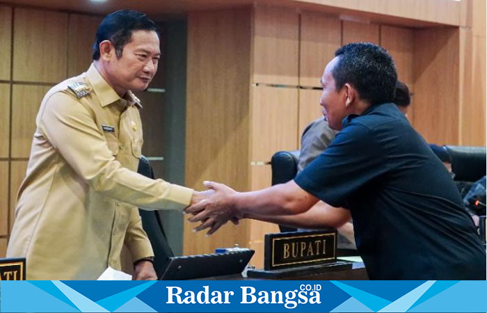 Bupati Lamongan Yuhronur Efendi  Rapat Paripurna di Gedung DPRD Lamongan yang berlangsung pada Senin (2/12/2024) (IST)