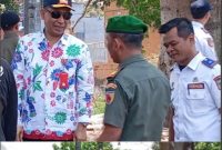 Baju batik Kadishub Kota Batu Hendry Suseno di dampingi Danramil Batu beserta kabid di Jl. Sultan Agung kawasan KTL Kota Batu (ist)