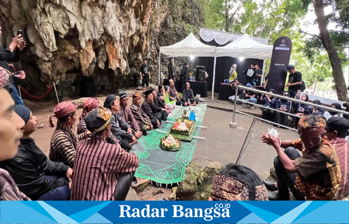 Ribuan warga tumpah ruah di kawasan wisata Goa Tabuhan, Desa Wareng, Kecamatan Punung menikmati kemeriahan  “Festival Pacitanian 2024” (Dok foto RadarBangsa.co.id/Yuan)